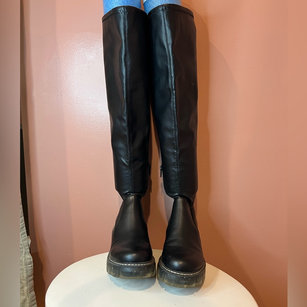 Over the knee slim boot